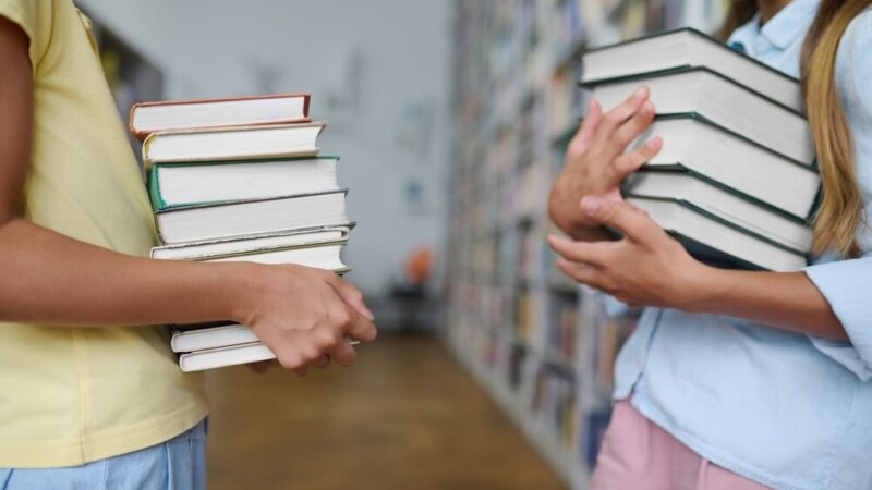 Edukacja przez zabawę: Bezpieczeństwo na wakacjach z warszawską strażą miejską