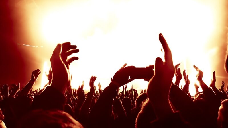Jazzowy wieczór na plaży: Pożegnaj lato w rytmie dźwięków!