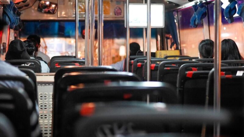 Wakacyjny Autobus wyrusza na trasę pełną atrakcji w Warszawie!