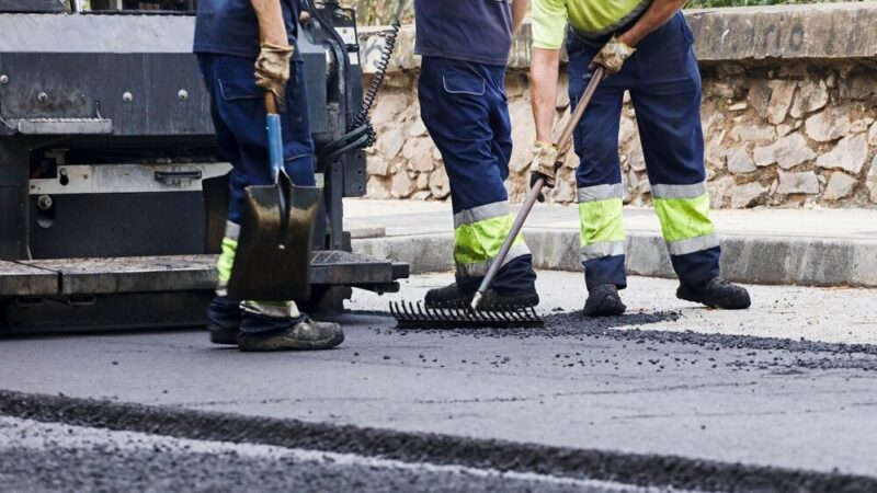 Prace drogowe na Grójeckiej: Weekend pełen zmian dla kierowców i pasażerów!