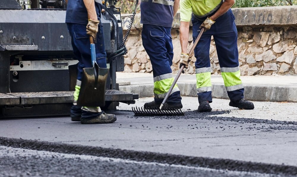 Prace drogowe na Grójeckiej: Weekend pełen zmian dla kierowców i pasażerów!