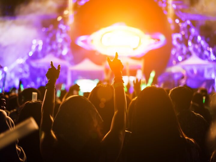 Nocne Tańce w Parku Pięciu Sióstr: Silent Disco pod Gwiazdami!