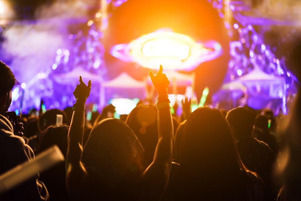 Nocne Tańce w Parku Pięciu Sióstr: Silent Disco pod Gwiazdami!