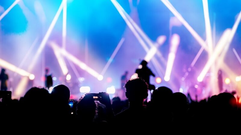 De Mono na Plaży Romantycznej – Muzyczna uczta tego lata!