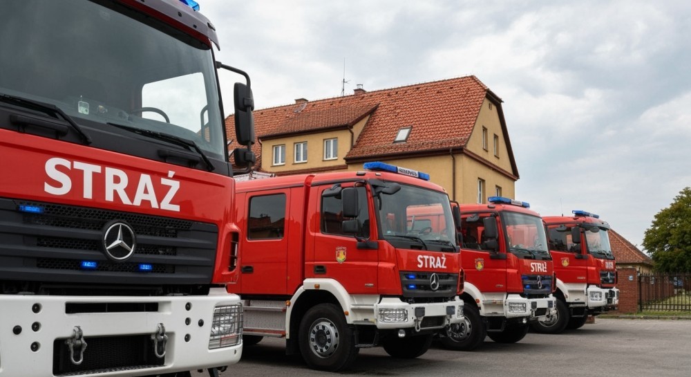 Białołęka w akcji: strażacy opanowali niebezpieczny wyciek kwasu solnego