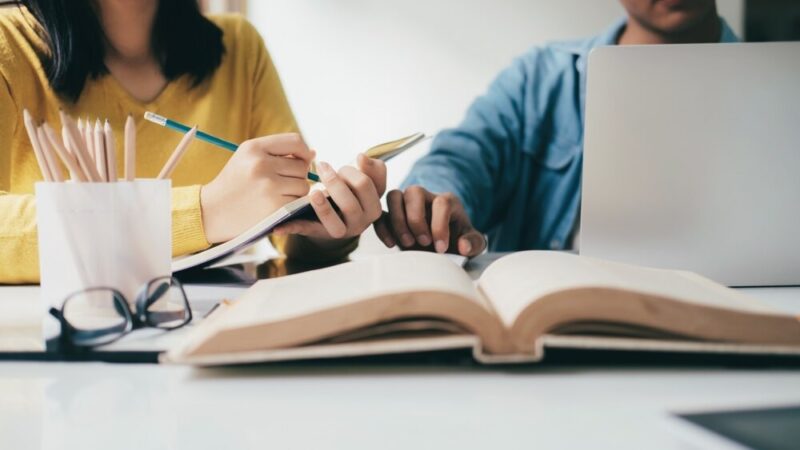 Edukacja kulturalna w Wawrze: Nowe projekty z biblioteką na czołowej pozycji!