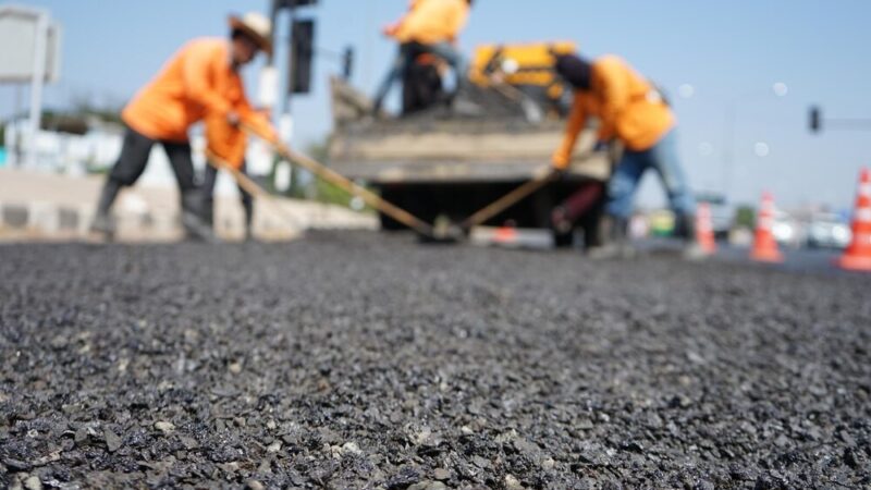 Nowa nawierzchnia dla pieszych i rowerzystów na Moście Siekierkowskim
