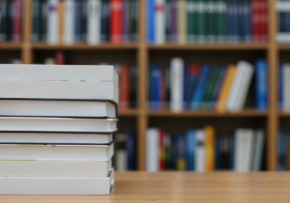 Kreatywne warsztaty: Stwórz unikalną podpórkę do książek w bibliotece!