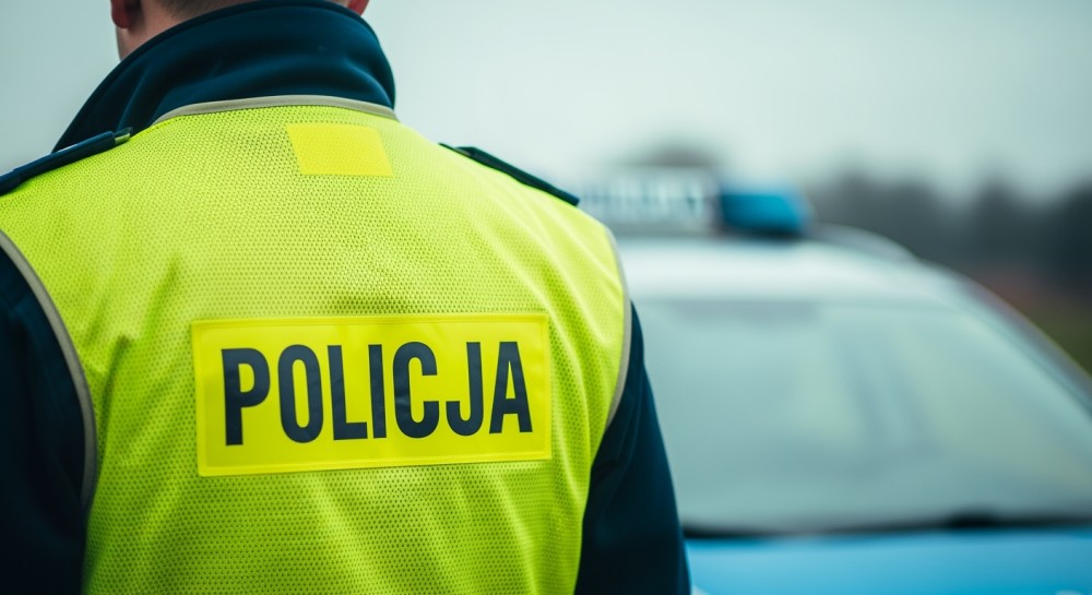 Kierowca z zakazem dachował na trasie Serock-Wierzbica