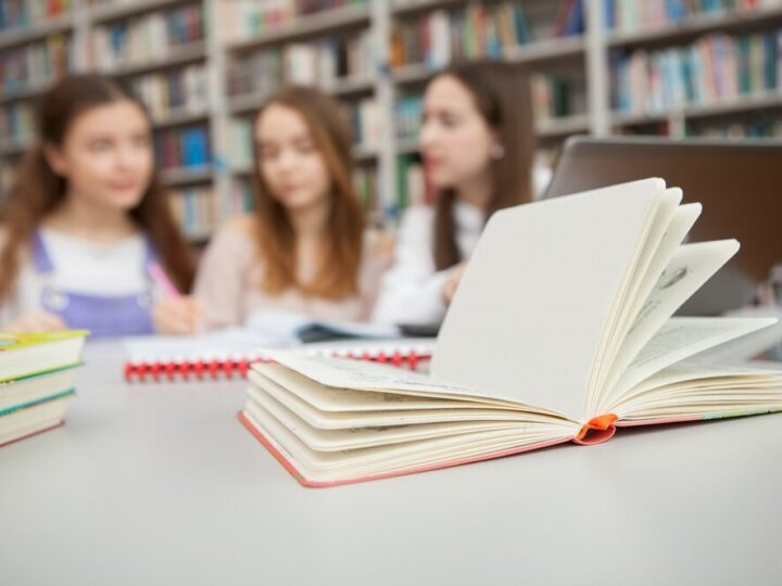 Bezpieczniej w sieci: Konferencja o edukacji medialnej w Białołęce