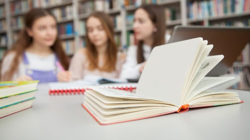 Bezpieczniej w sieci: Konferencja o edukacji medialnej w Białołęce