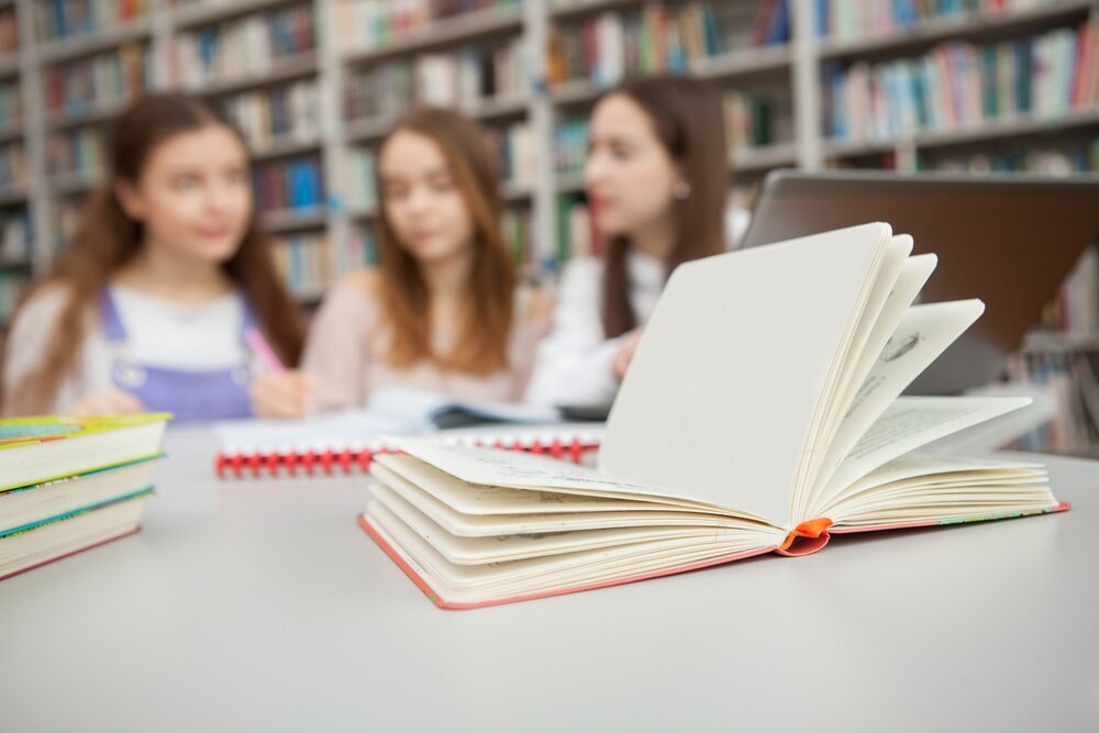 Bezpieczniej w sieci: Konferencja o edukacji medialnej w Białołęce