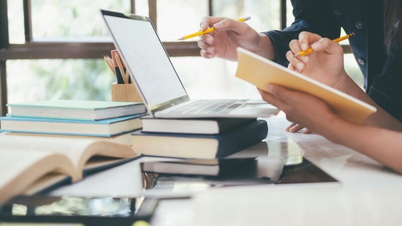 Kreatywność w Kropce: Świętuj Międzynarodowy Dzień Kropki w Nautilusie!