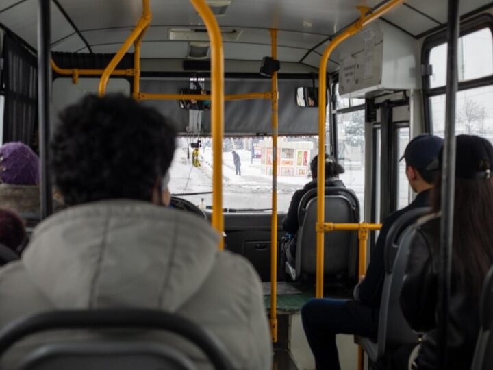 Elektryczny Irizar na warszawskich ulicach – przyszłość transportu w stolicy!