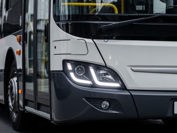 Edukacja w ruchu: Odkrywamy tajemnice elektrycznych autobusów z ZTM!
