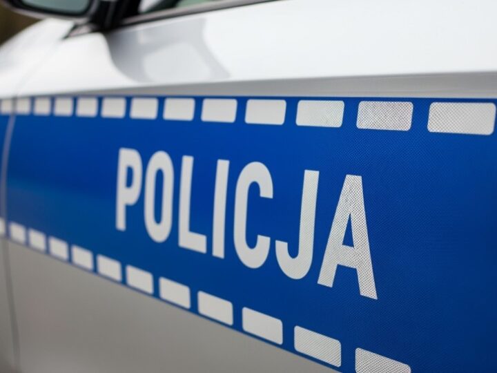 Nocny pościg w Warszawie: mężczyzna uciekał przed policją i kończy w kolizji