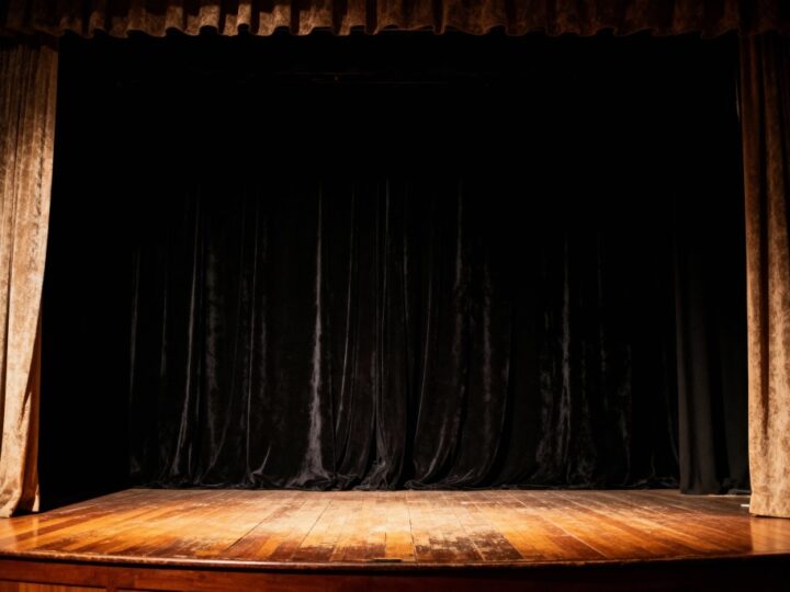 Kulturalna uczta dla seniorów z Żoliborza w Teatrze Komedia!