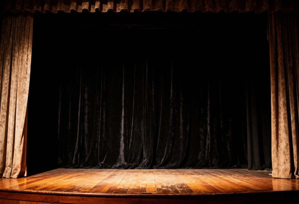 Kulturalna uczta dla seniorów z Żoliborza w Teatrze Komedia!