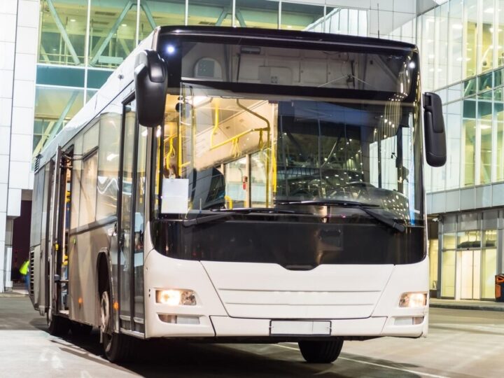 Utrudnienia w komunikacji: Zmiany w kursach autobusów 108, 130 i 162 w Warszawie