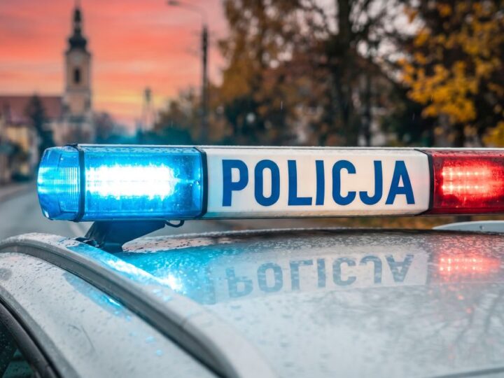 Policja z Żyrardowa uratowała pasażerów przed tragedią na torach