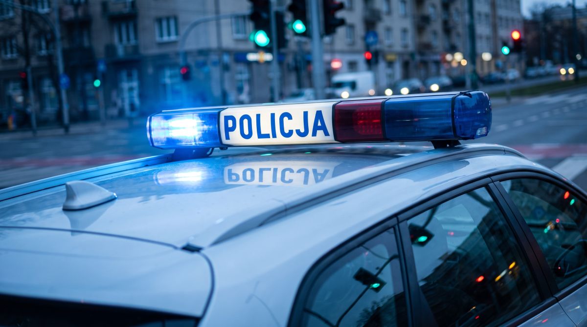 Brutalny atak w Warszawie: Mężczyzna z Indii w szpitalu, napastnik na wolności