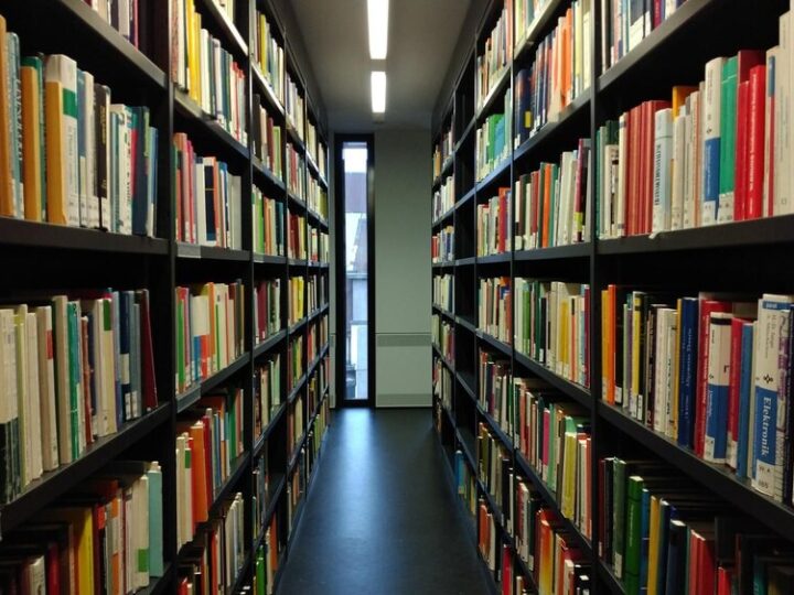 Bezpłatne Teatralne Przygody dla Dzieci w Bibliotekach tej Jesieni!