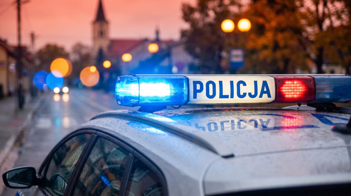Transakcja narkotykowa na warszawskiej klatce schodowej. Dwóch mężczyzn zatrzymanych